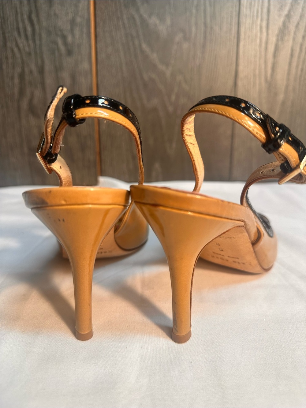 Kate Spade New York Patent Leather Slingback Heels Tan Black Peep Toe Size 6B - Picture 3 of 15